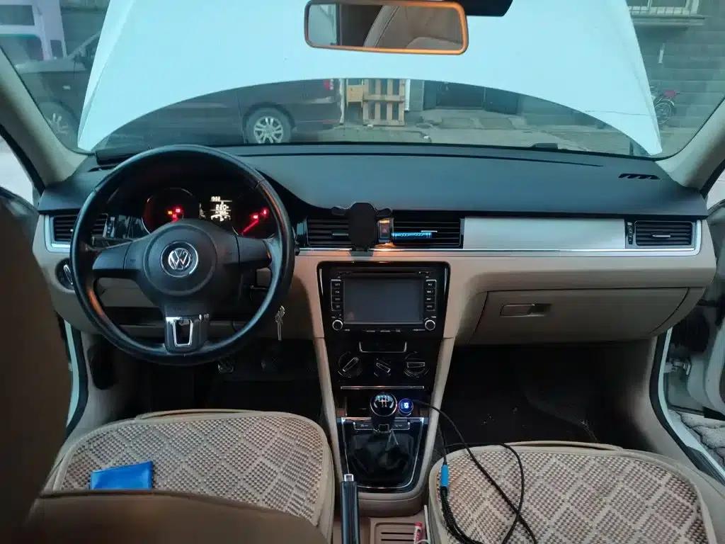 2014 Volkswagen Bora 1.6L Manual Comfort Model — миниатюра 13