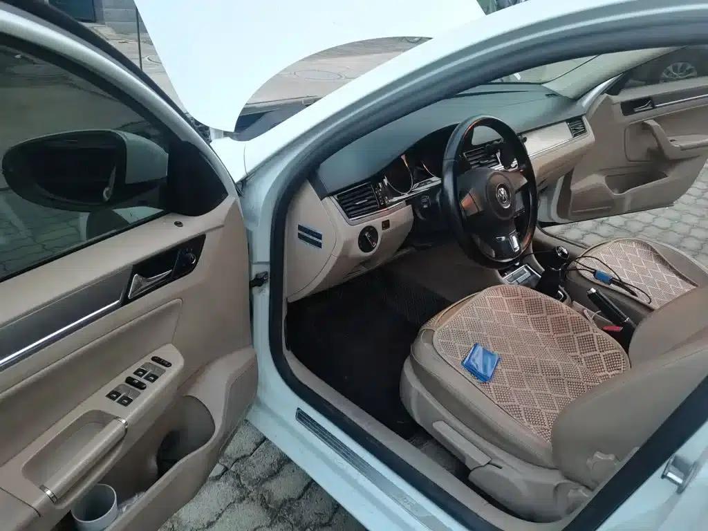 2014 Volkswagen Bora 1.6L Manual Comfort Model — миниатюра 14