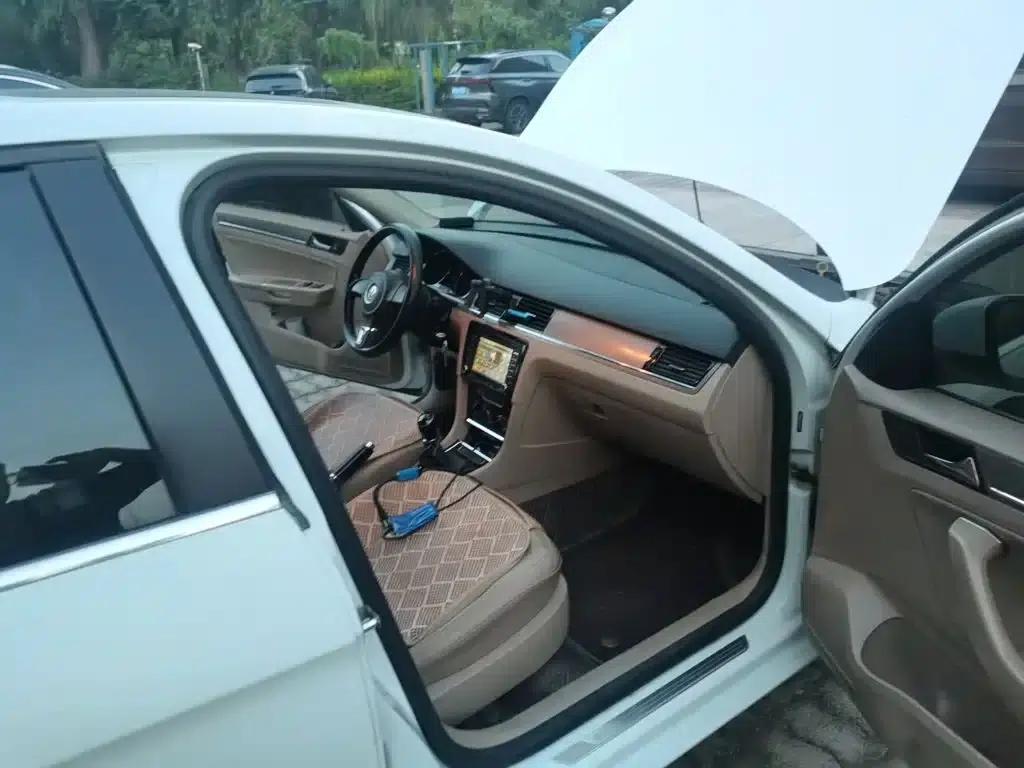 2014 Volkswagen Bora 1.6L Manual Comfort Model — миниатюра 20