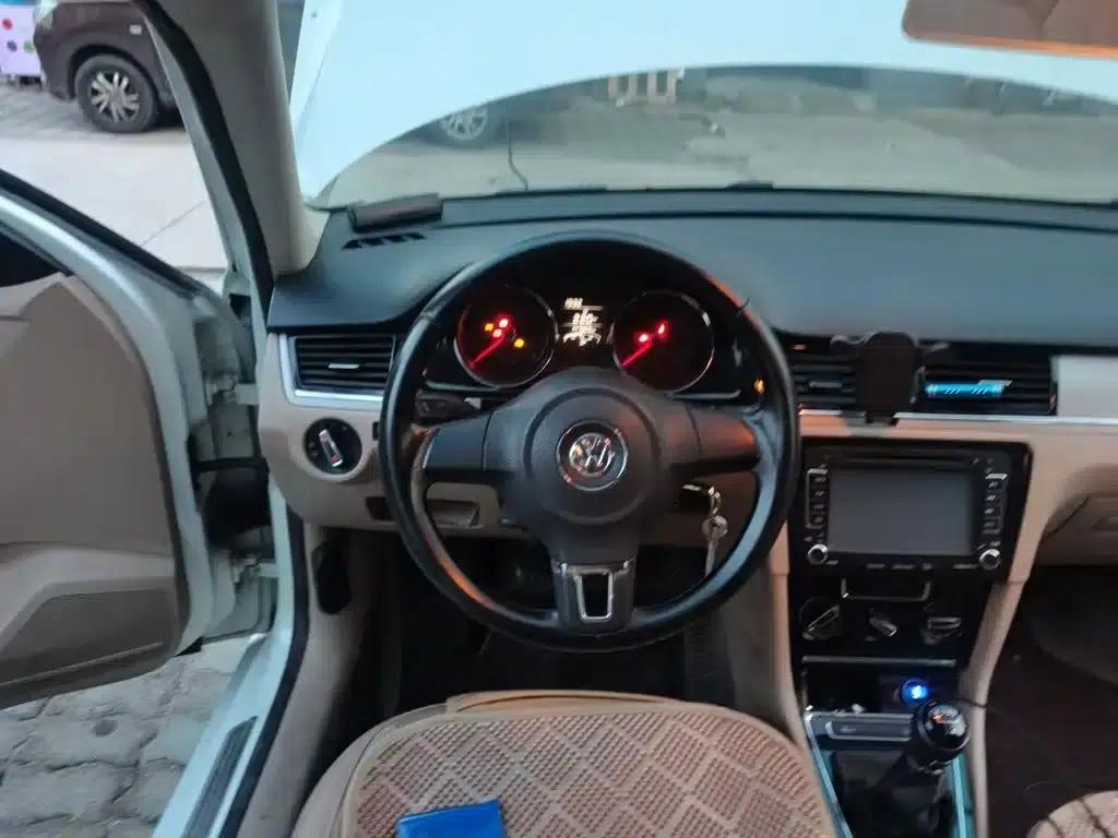 2014 Volkswagen Bora 1.6L Manual Comfort Model — миниатюра 3