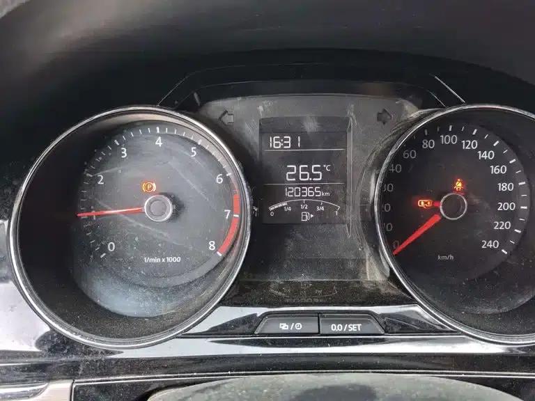 2014 Volkswagen Bora 1.6L Manual Comfort Model — миниатюра 5