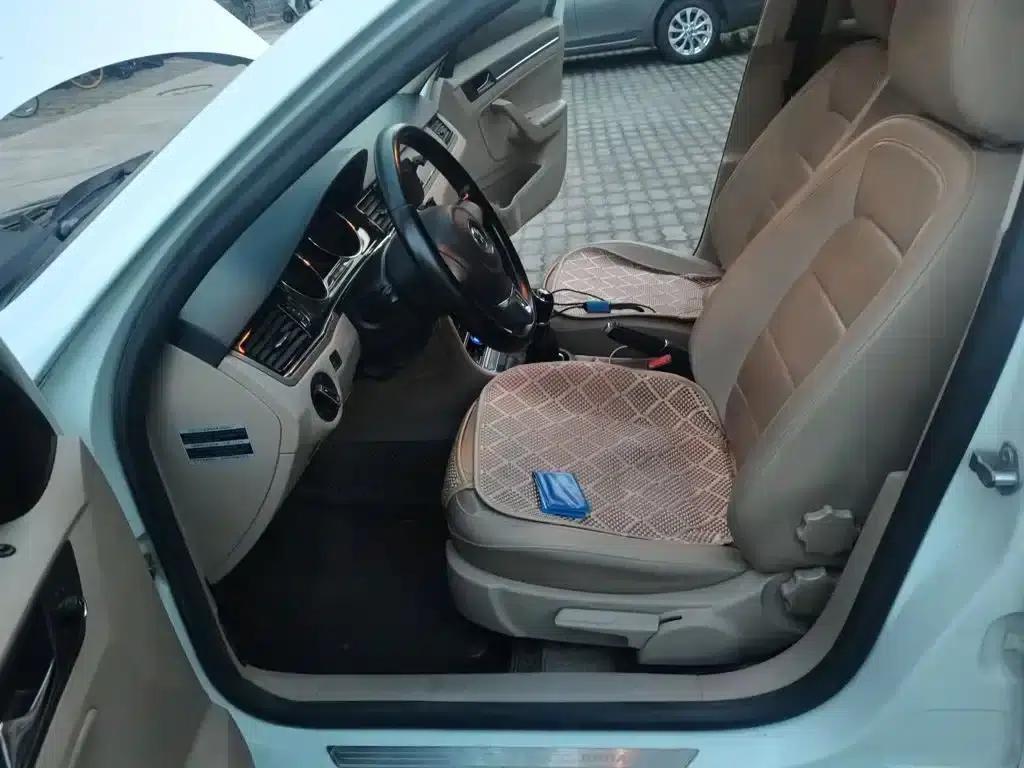 2014 Volkswagen Bora 1.6L Manual Comfort Model — миниатюра 8