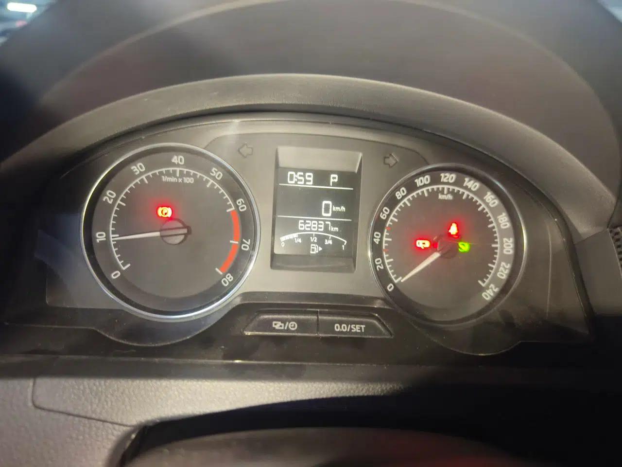 Skoda Rapid Spaceback 2016 Revised 1.6L Automatic Smart Drive Version — миниатюра 11