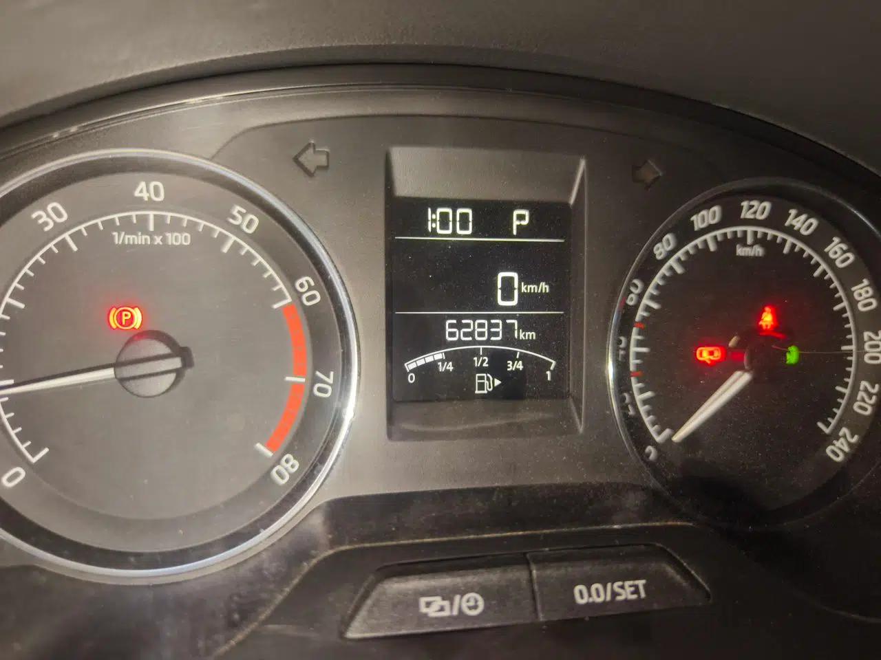 Skoda Rapid Spaceback 2016 Revised 1.6L Automatic Smart Drive Version — миниатюра 12