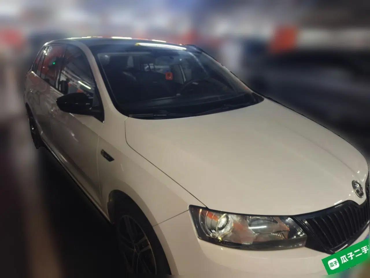 Skoda Rapid Spaceback 2016 Revised 1.6L Automatic Smart Drive Version — миниатюра 3