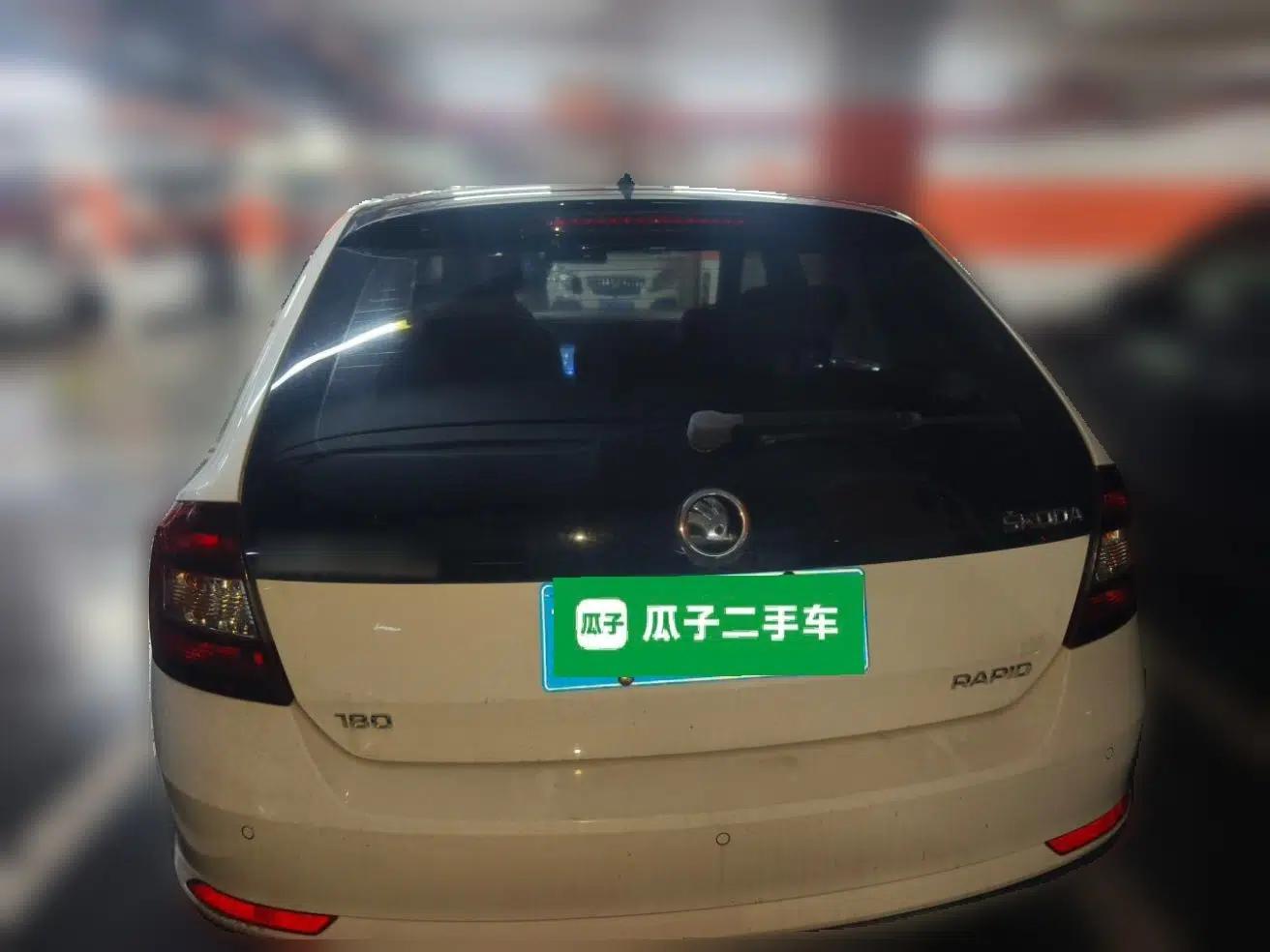 Skoda Rapid Spaceback 2016 Revised 1.6L Automatic Smart Drive Version — миниатюра 5