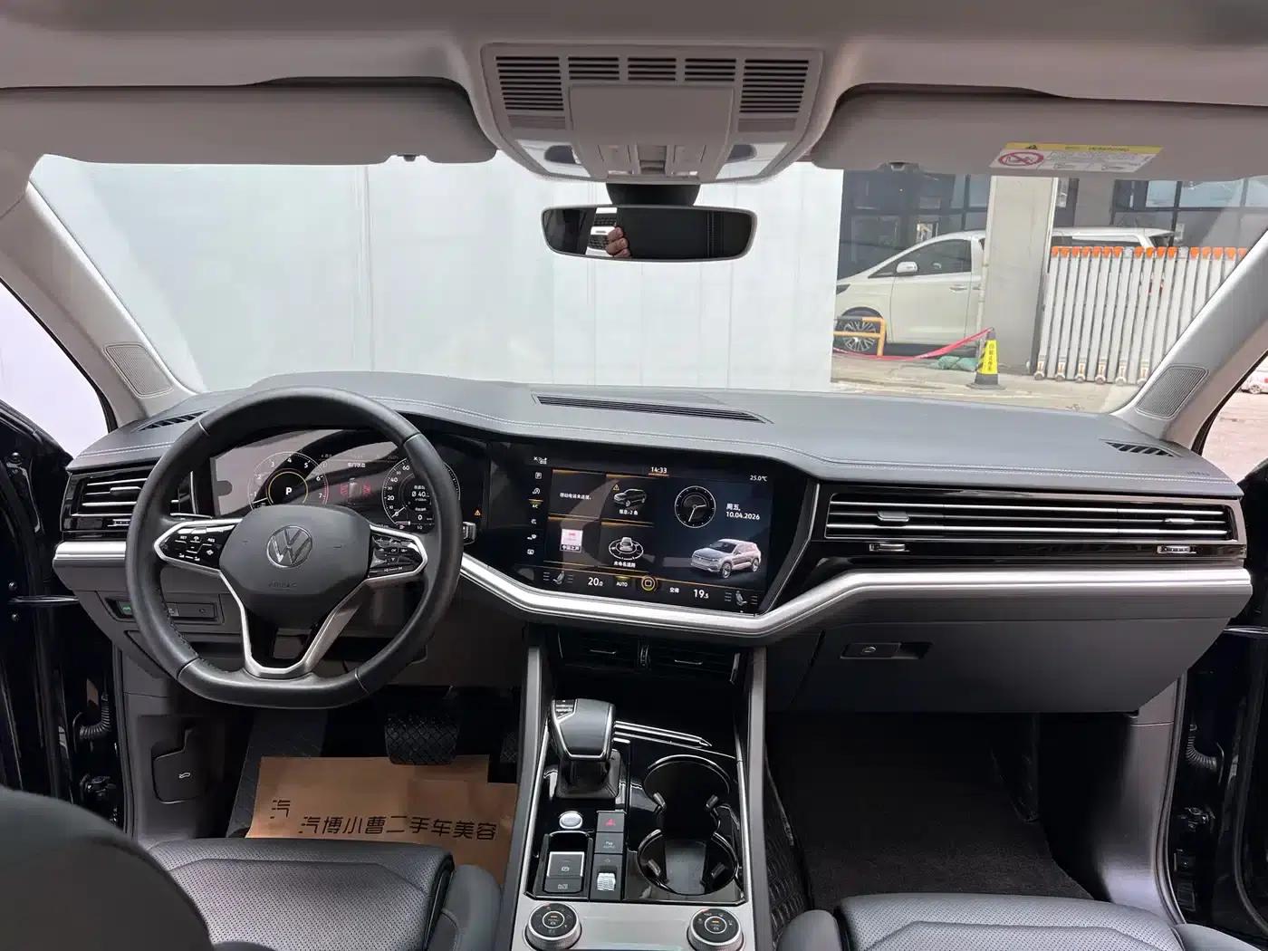 Touareg 2021 3.0TSI R-Line Classic Sport Package — миниатюра 8