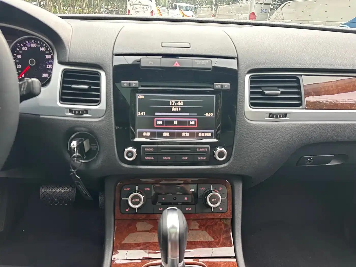 2011 Touareg 3.0TSI Standard Edition — миниатюра 24