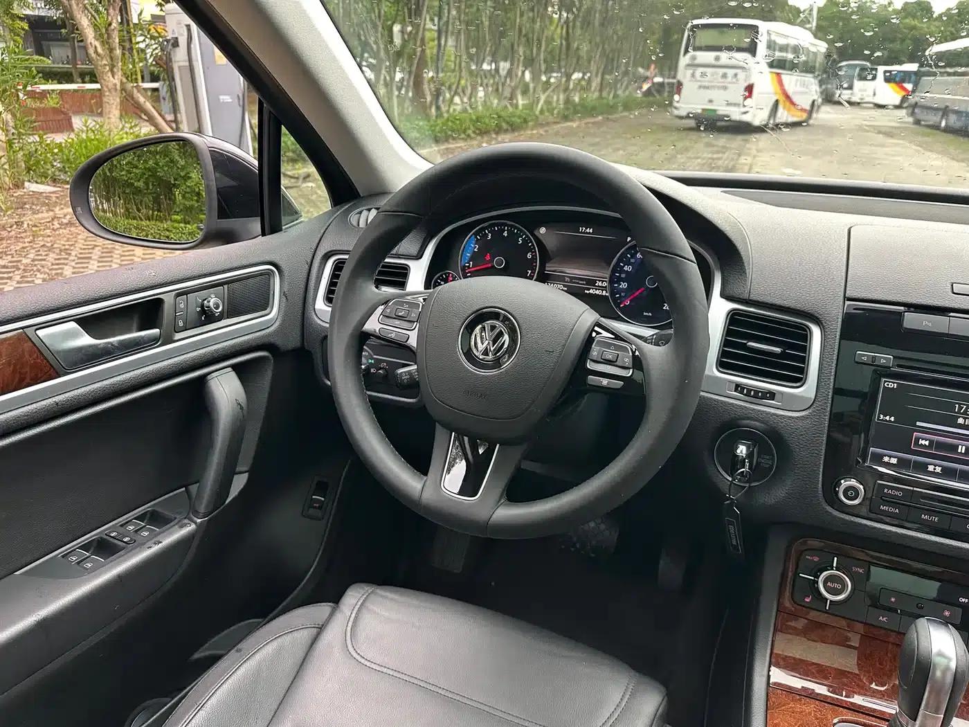 2011 Touareg 3.0TSI Standard Edition — миниатюра 25