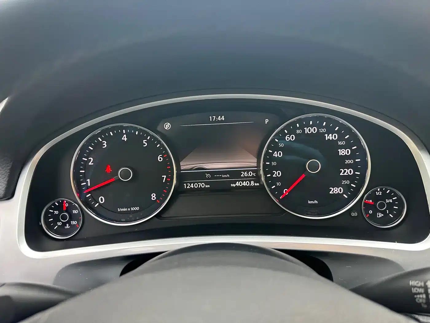 2011 Touareg 3.0TSI Standard Edition — миниатюра 28