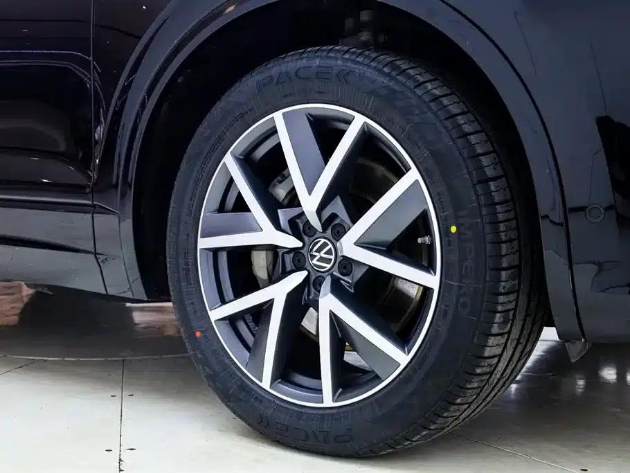 2023 Volkswagen Touareg 3.0TSI R-Line Classic Sport Package — миниатюра 12