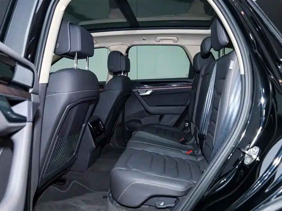 2023 Volkswagen Touareg 3.0TSI R-Line Classic Sport Package — миниатюра 18