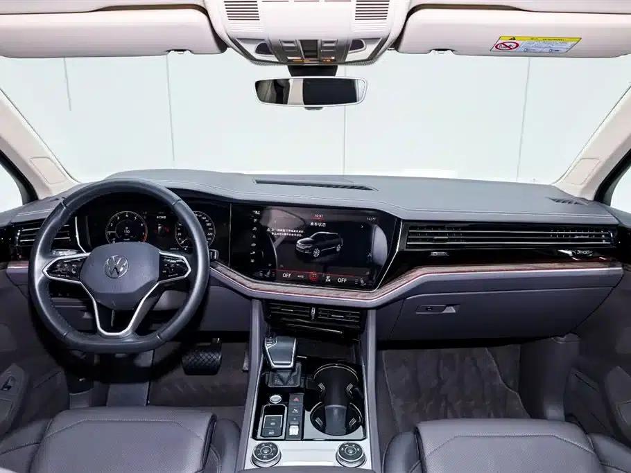 2023 Volkswagen Touareg 3.0TSI R-Line Classic Sport Package — миниатюра 19