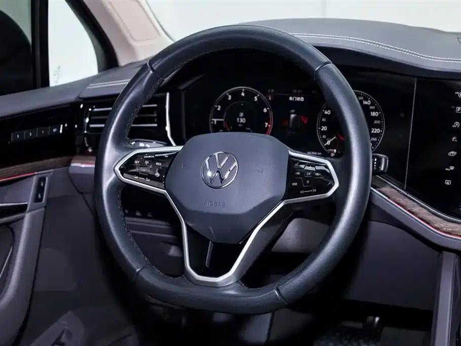 2023 Volkswagen Touareg 3.0TSI R-Line Classic Sport Package — миниатюра 20