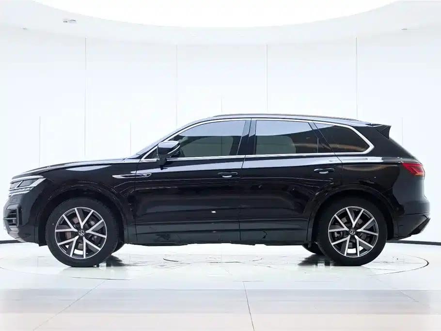 2023 Volkswagen Touareg 3.0TSI R-Line Classic Sport Package — миниатюра 3