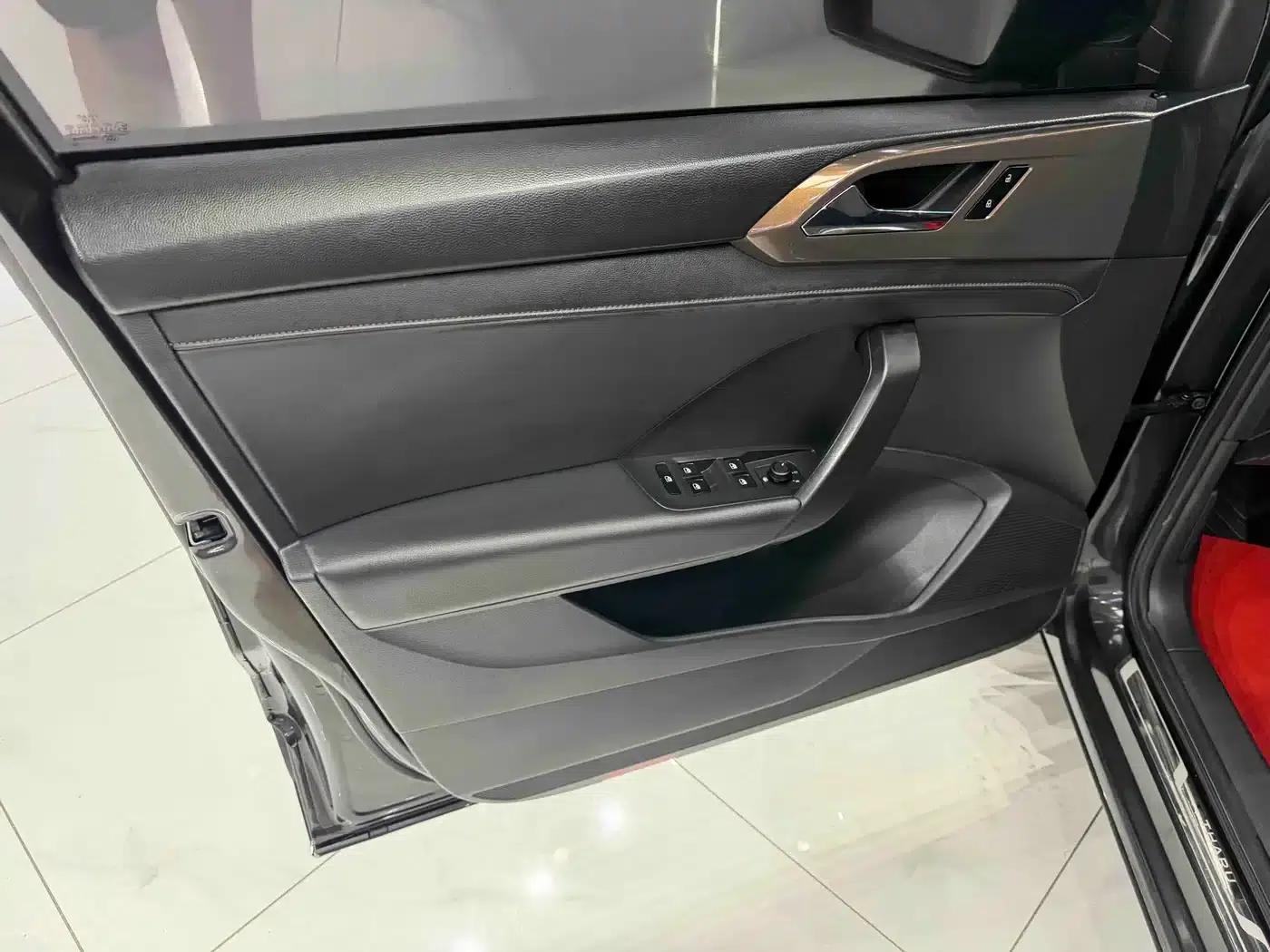 Tharu 2022 280TSI 2WD Luxury Edition — миниатюра 8