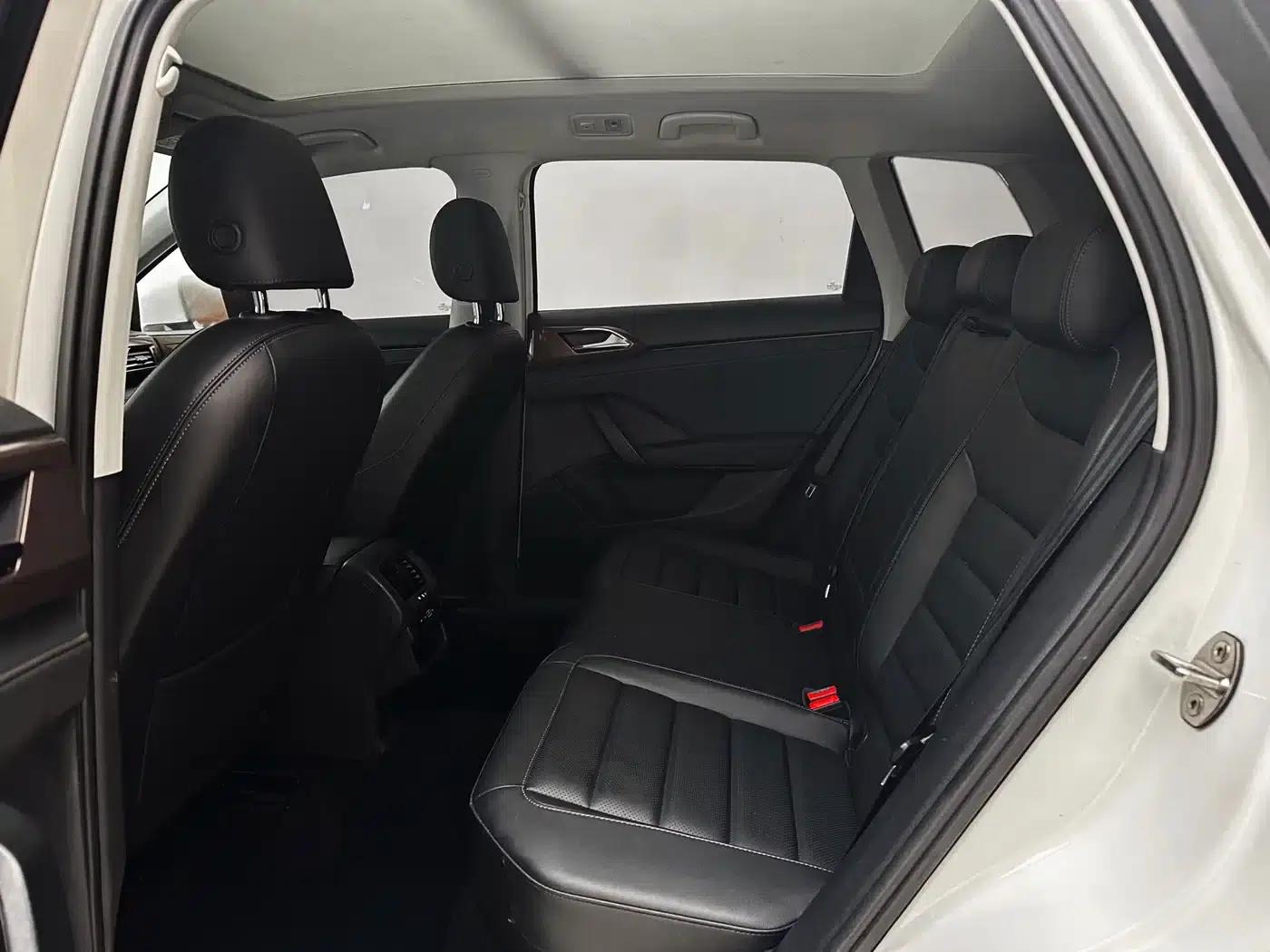 Tharu 2022 280TSI 2WD Luxury Edition — миниатюра 15