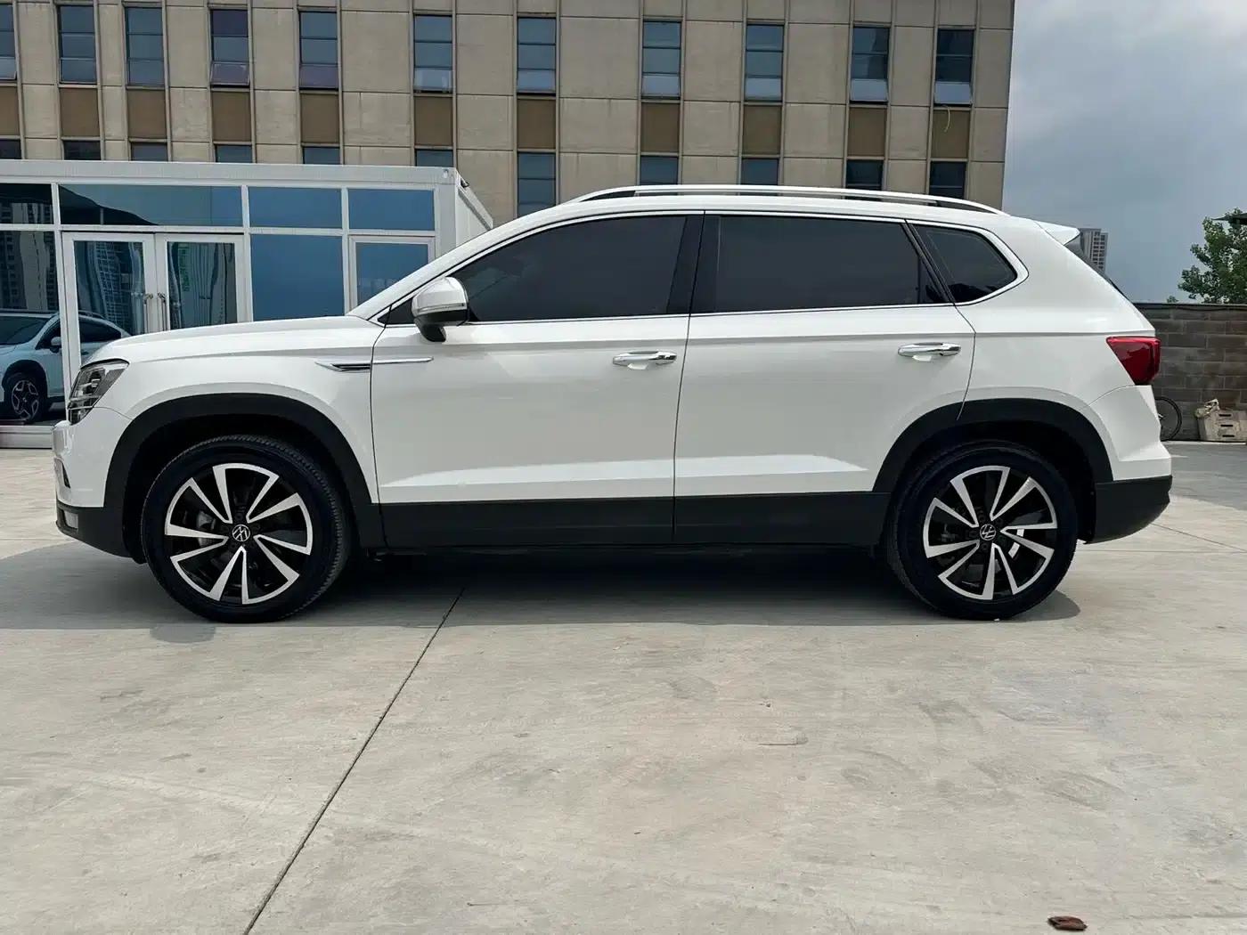 Tharu 2022 280TSI 2WD Luxury Edition — миниатюра 3