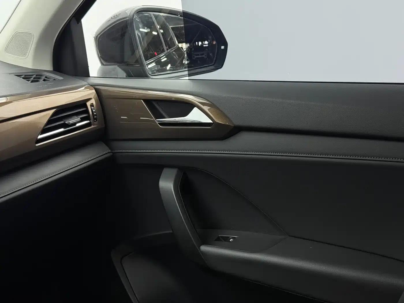 Tharu 2022 280TSI 2WD Luxury Edition — миниатюра 10