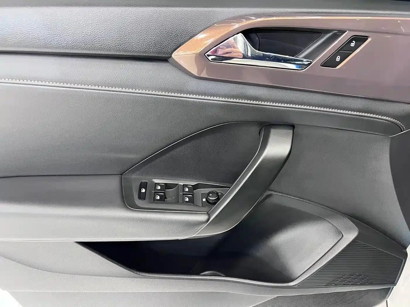 Tharu 2022 280TSI 2WD Luxury Edition — миниатюра 8
