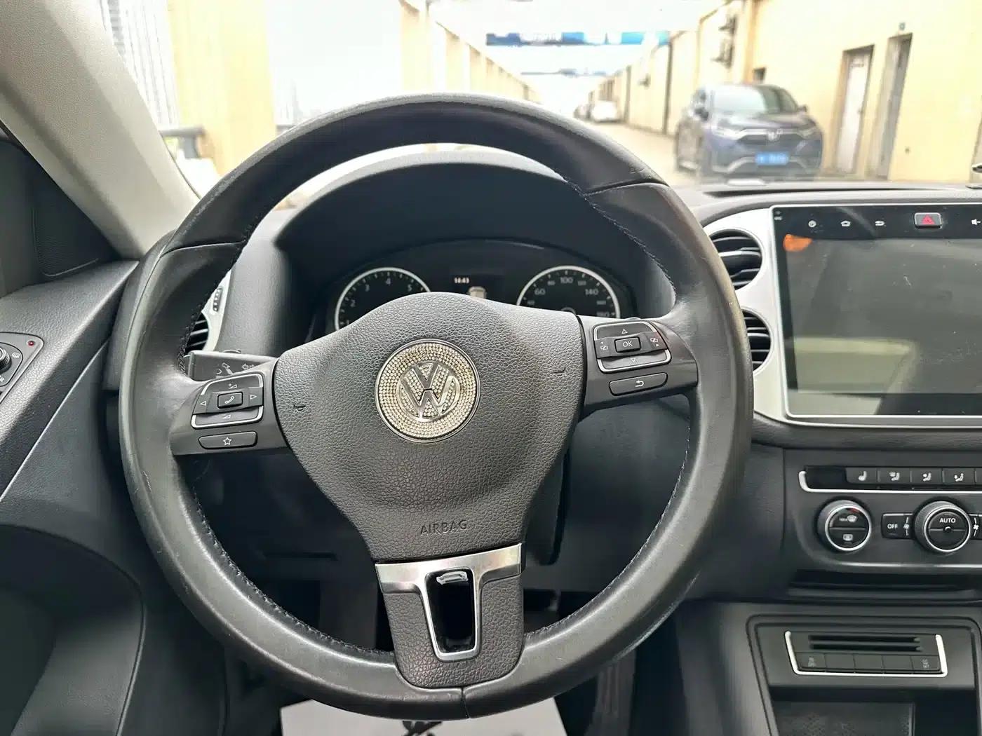 2015 Volkswagen Tiguan 2.0TSI Automatic 4WD Luxury Edition — миниатюра 11