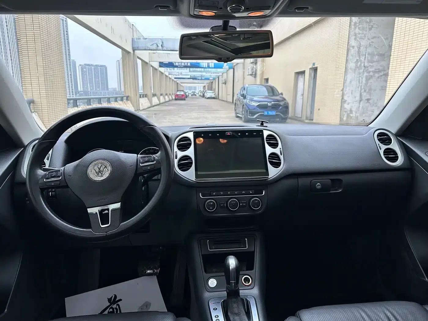 2015 Volkswagen Tiguan 2.0TSI Automatic 4WD Luxury Edition — миниатюра 12