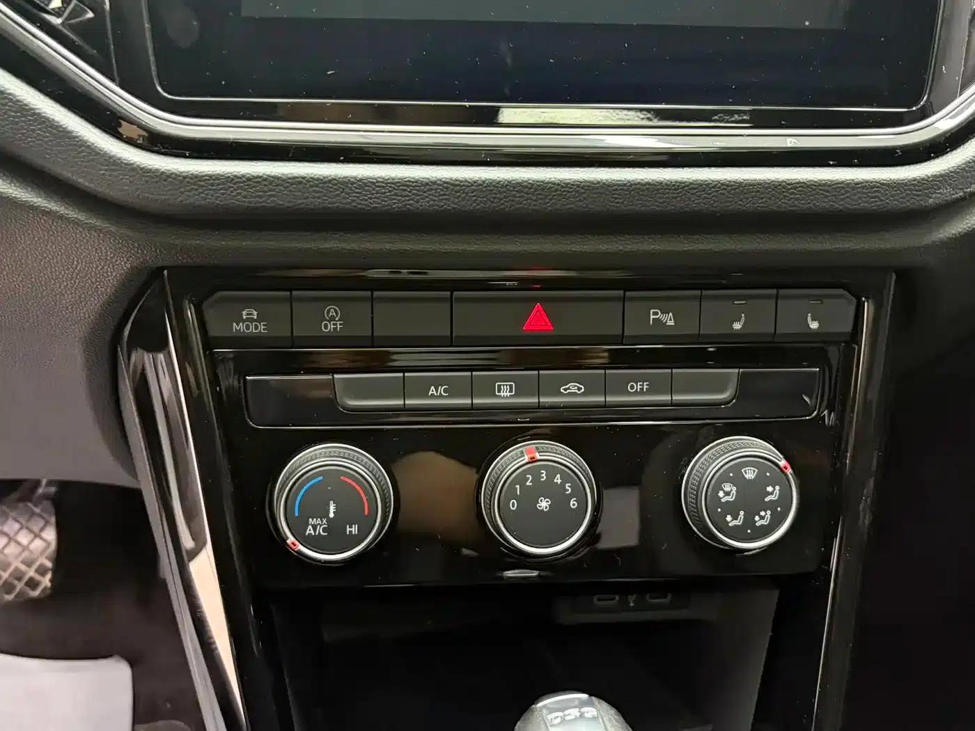T-ROC 2021 280TSI DSG 2WD Comfort Intelligent Connectivity 30th Anniversary Edition — миниатюра 13