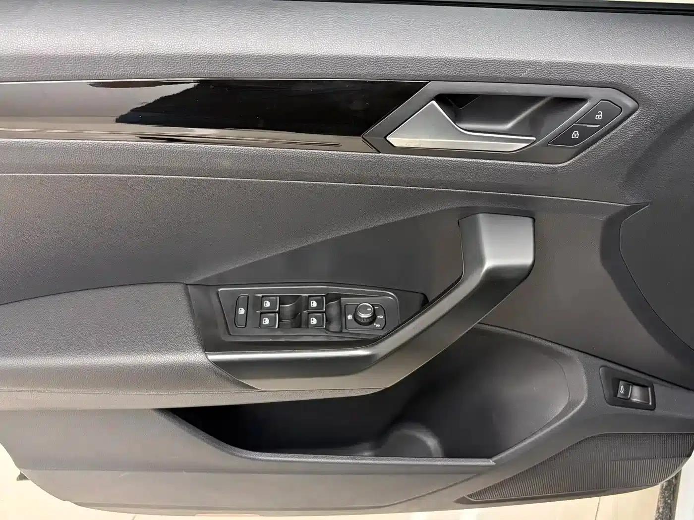 T-ROC 2021 280TSI DSG 2WD Comfort Intelligent Connectivity 30th Anniversary Edition — миниатюра 7