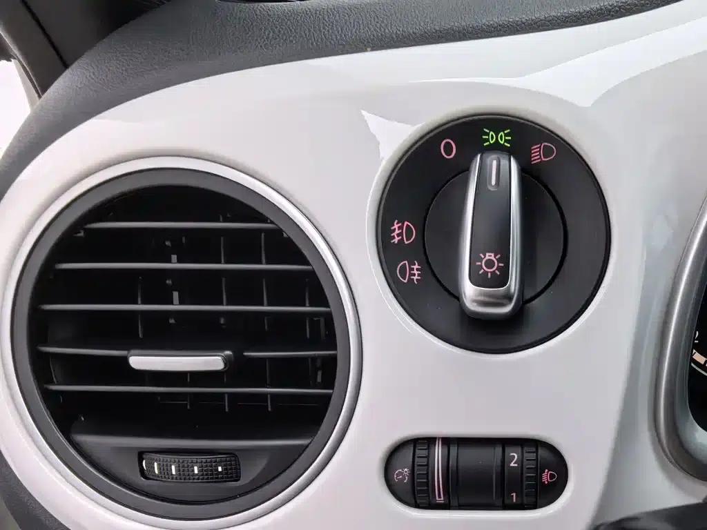 2014 Volkswagen Beetle 1.4TSI Comfort — миниатюра 21