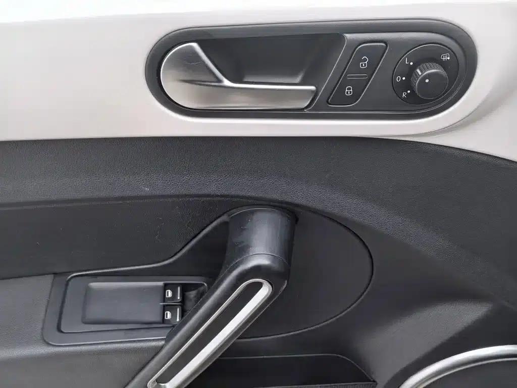 2014 Volkswagen Beetle 1.4TSI Comfort — миниатюра 9