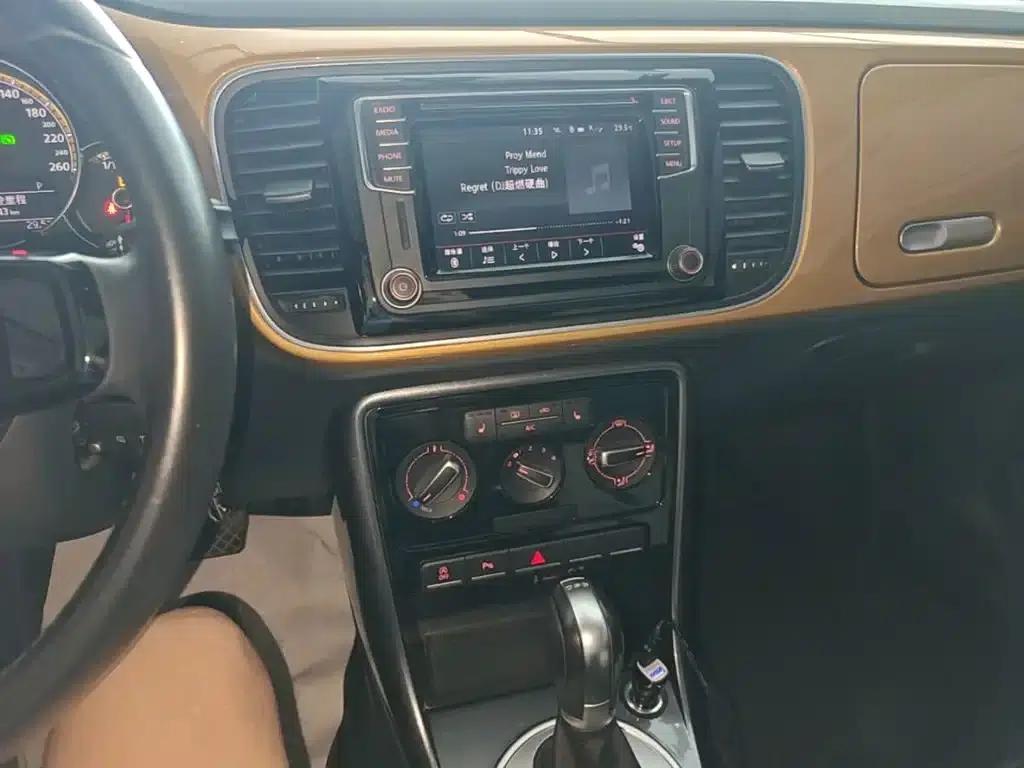 2017 Volkswagen Beetle 180TSI Dune Edition — миниатюра 13