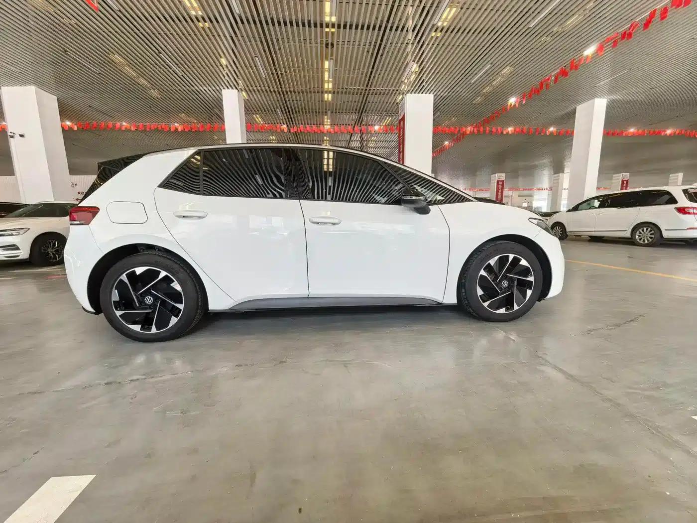 Volkswagen ID.3 2024 Outstanding Edition — миниатюра 23