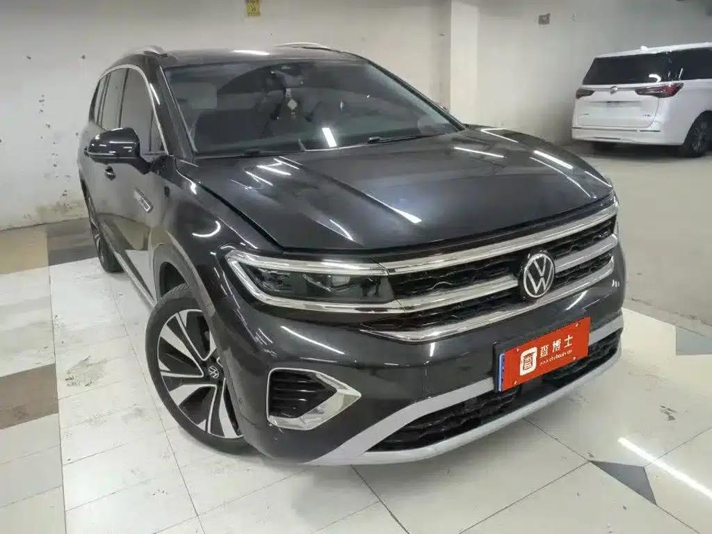 2023 Range Rover 380TSI AWD Luxury Pro — миниатюра 1