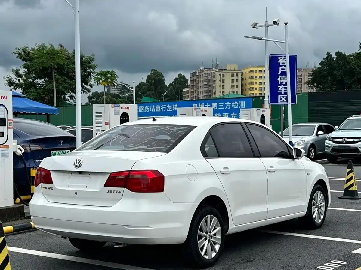 Jetta 2015 Value Edition 1.6L Automatic Comfort Model — миниатюра 11