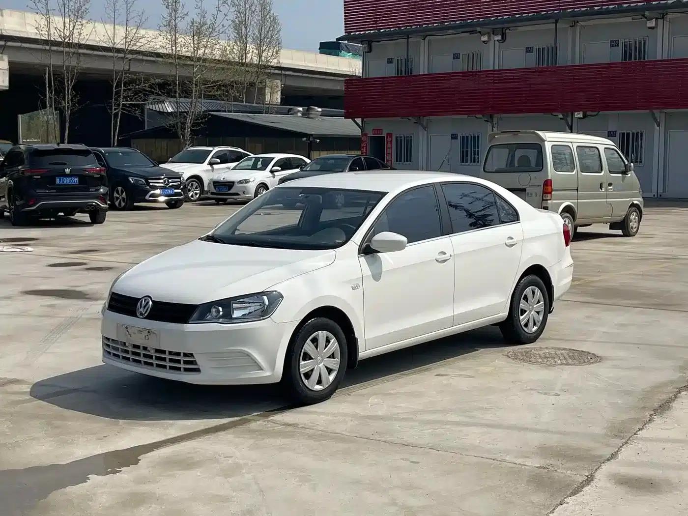 Jetta 2013 1.6L Manual Fashion Edition — миниатюра 1
