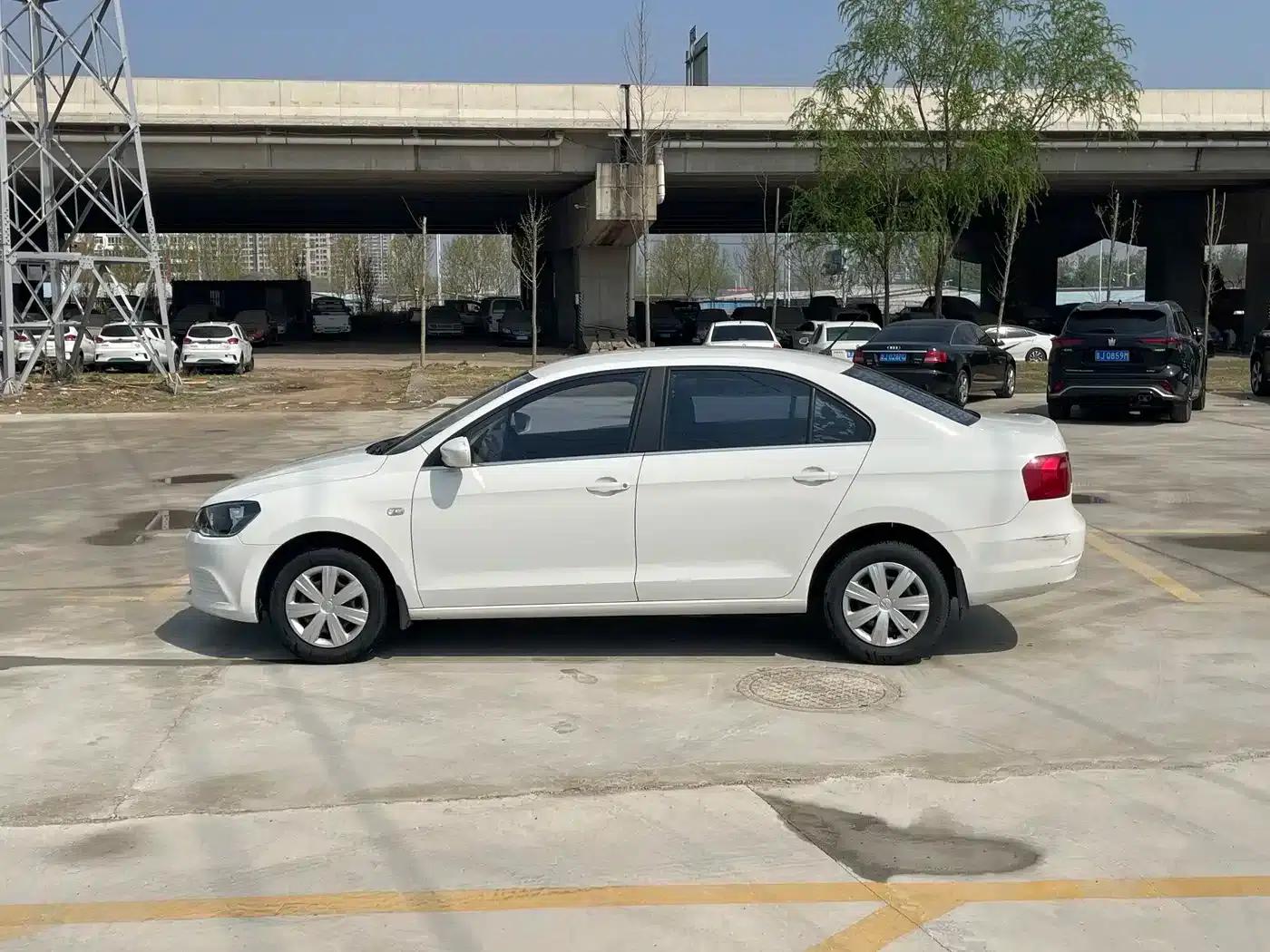 Jetta 2013 1.6L Manual Fashion Edition — миниатюра 3