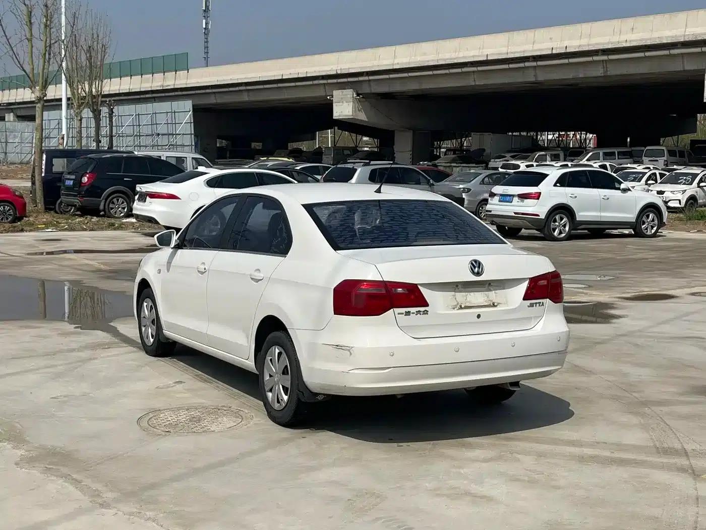 Jetta 2013 1.6L Manual Fashion Edition — миниатюра 4