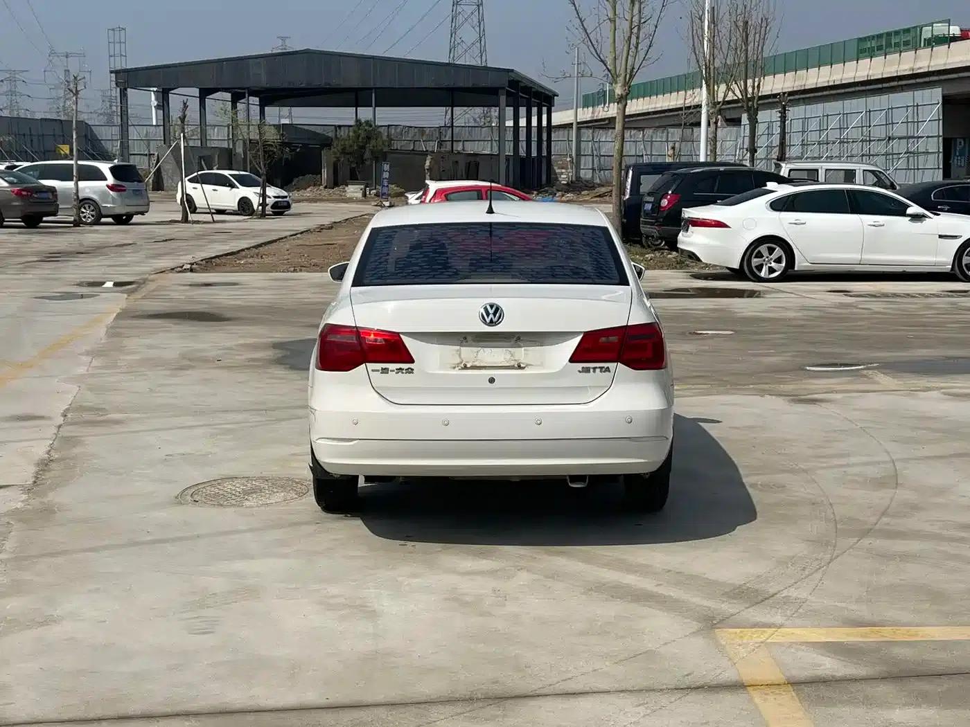 Jetta 2013 1.6L Manual Fashion Edition — миниатюра 5
