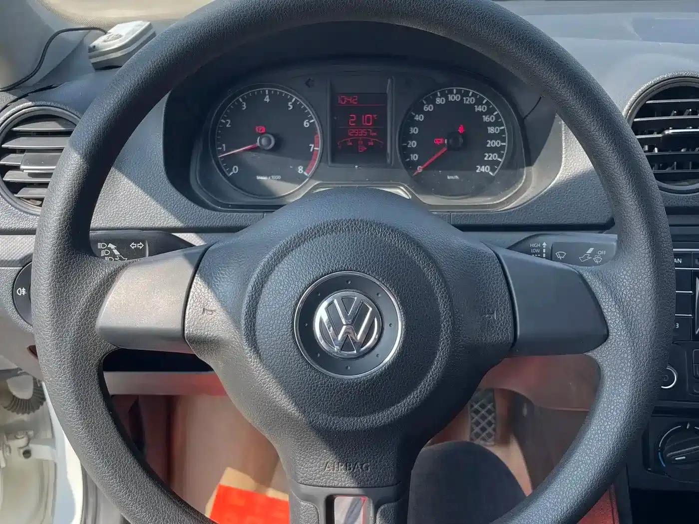 Jetta 2013 1.6L Manual Fashion Edition — миниатюра 9
