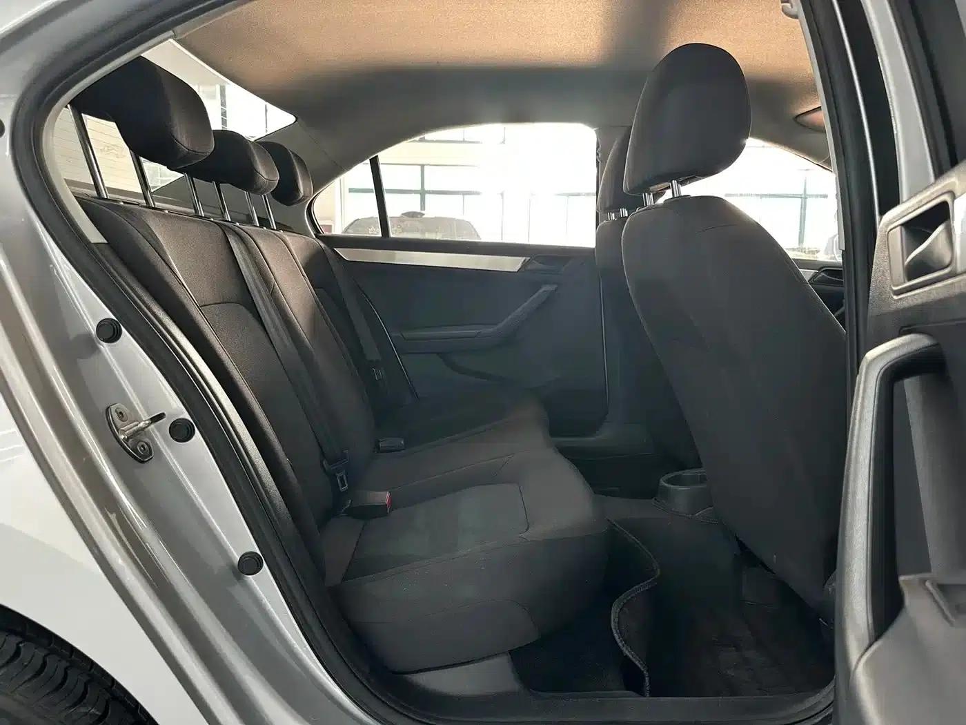 Jetta 2015 1.6L Automatic Fashion Model — миниатюра 11