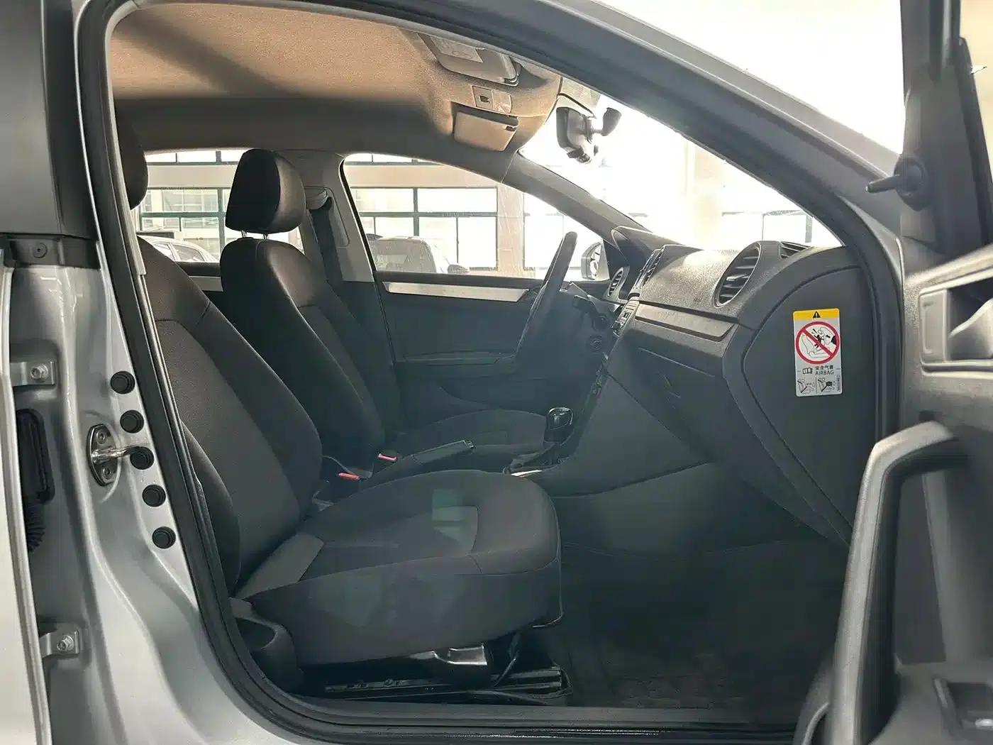 Jetta 2015 1.6L Automatic Fashion Model — миниатюра 12