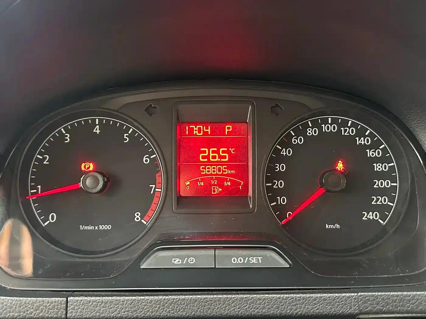 Jetta 2015 1.6L Automatic Fashion Model — миниатюра 15