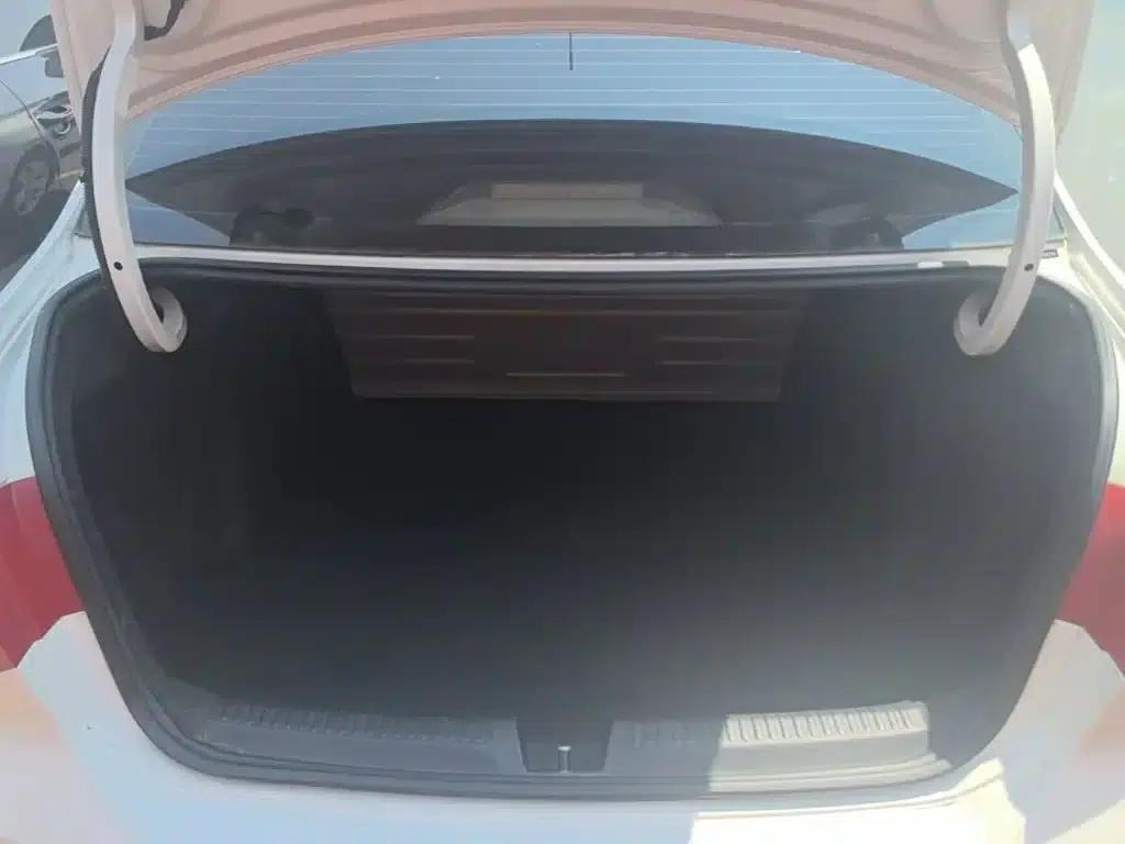 Jetta 2015 1.6L Automatic Deluxe — миниатюра 19