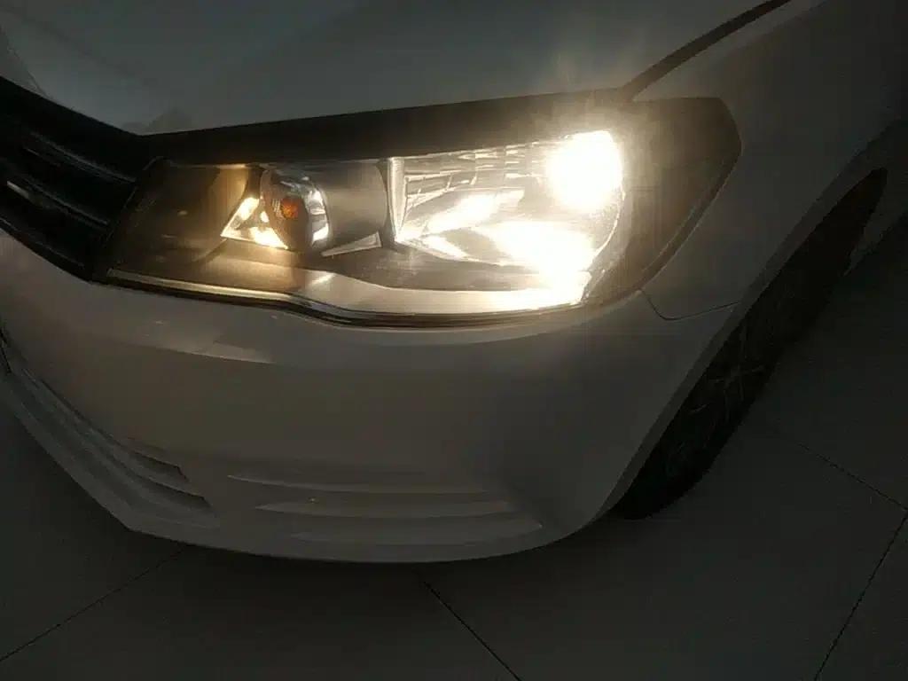 Jetta 2015 Value Edition 1.6L Automatic Fashion Model — миниатюра 24