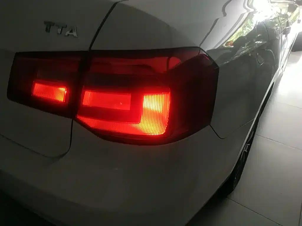 Jetta 2015 Value Edition 1.6L Automatic Fashion Model — миниатюра 8