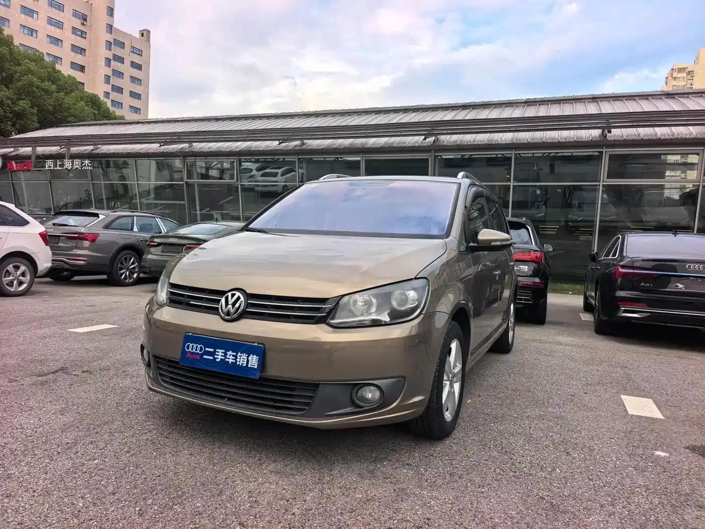 2015 Volkswagen Touran 1.4T Manual Comfort Edition 5-seater — миниатюра 1