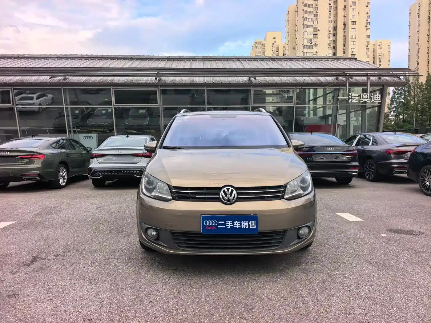 2015 Volkswagen Touran 1.4T Manual Comfort Edition 5-seater — миниатюра 2