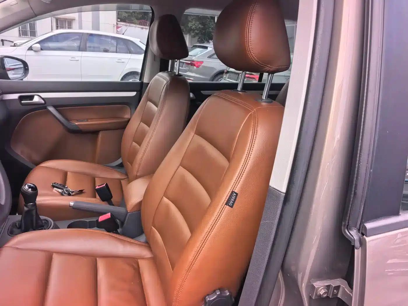 2015 Volkswagen Touran 1.4T Manual Comfort Edition 5-seater — миниатюра 11