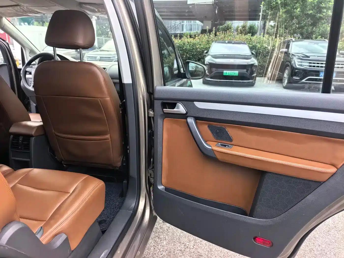2015 Volkswagen Touran 1.4T Manual Comfort Edition 5-seater — миниатюра 13