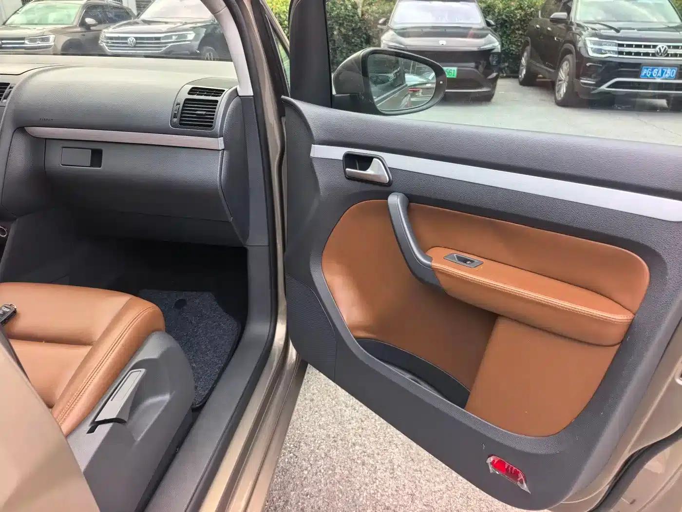 2015 Volkswagen Touran 1.4T Manual Comfort Edition 5-seater — миниатюра 15